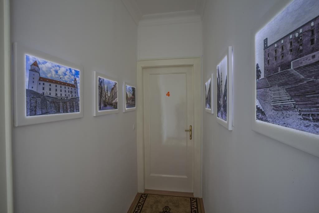 Luxury Air-Conditioned Rooms In Old Town Bratislava Exterior foto